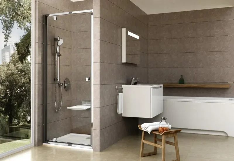 Ravak Pivot - veramas durvis 90-102 cm, spīdīgs alumīnijs/caurspīdīgs stikls 03G70C00Z1